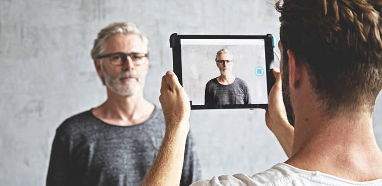 Wir scannen Ihre Gesichtsstruktur mittels 3D-Infrarot Scanner App - für Ihre individuelle YOU MAWO Brille