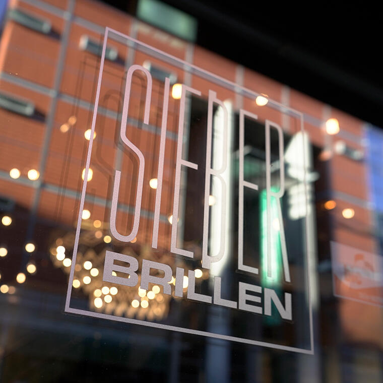 handgefertigte Brillen aus qualitativ-hochwertigen Materialien bei Sieber Brillen in Leipzig